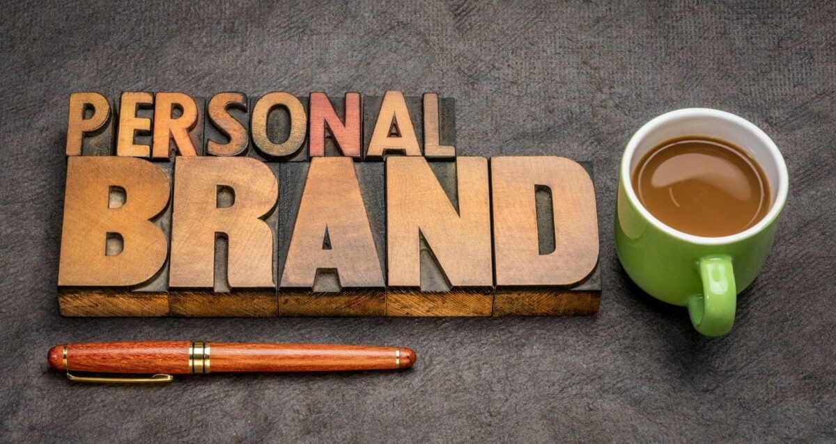 Cum să îți construiești un brand personal puternic în era digitală. Ghid pentru vizibilitate, autenticitate și succes.